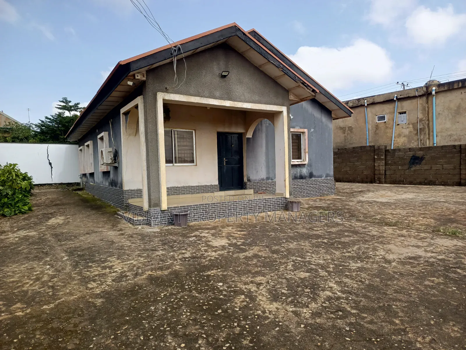 3bdrm Bungalow in Medium Income Estate for rent in Kaduna / Kaduna State
