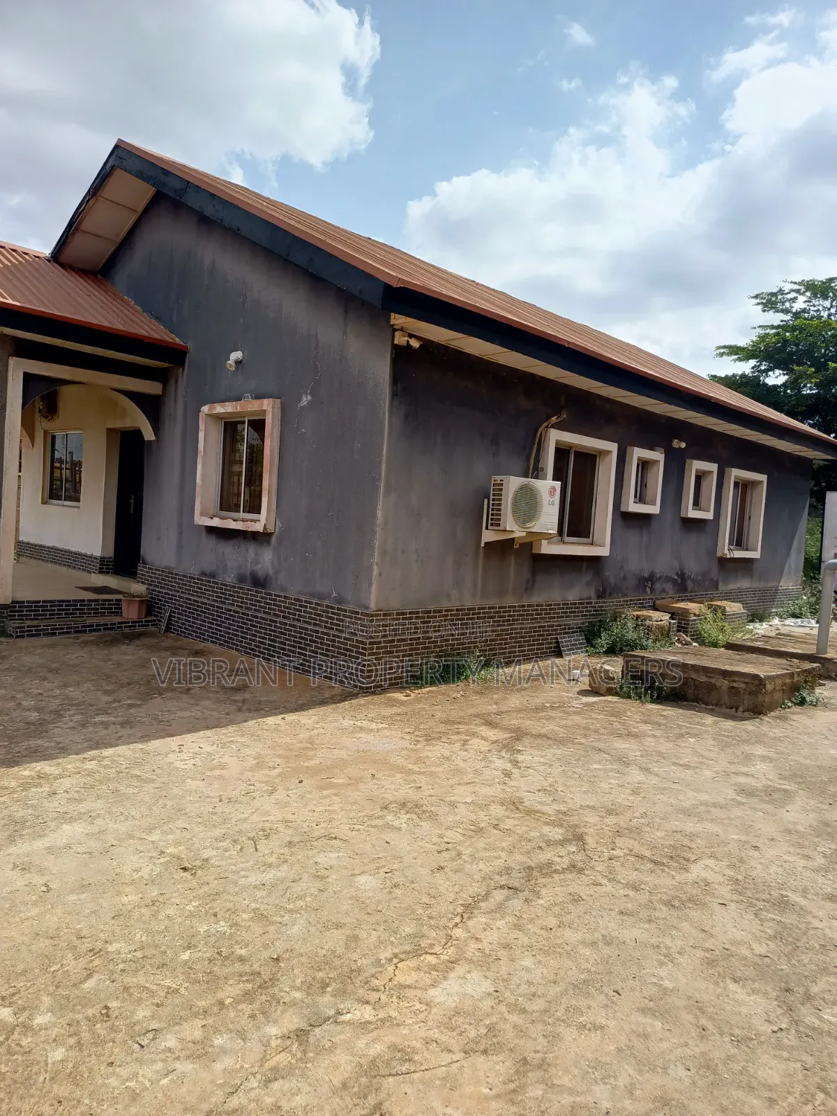 3bdrm Bungalow in Medium Income Estate for rent in Kaduna / Kaduna State