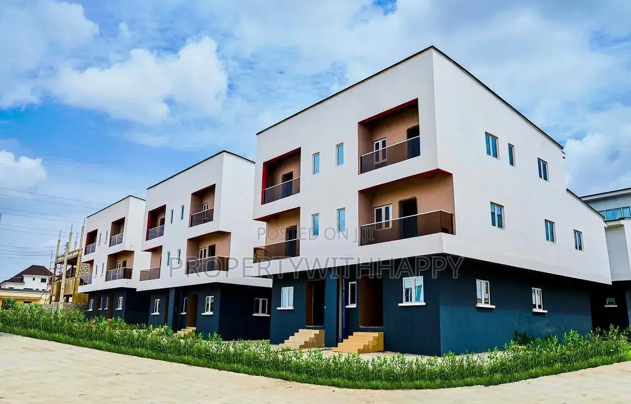 5bdrm Duplex in Villas De Paradis, Durumi for sale in Durumi