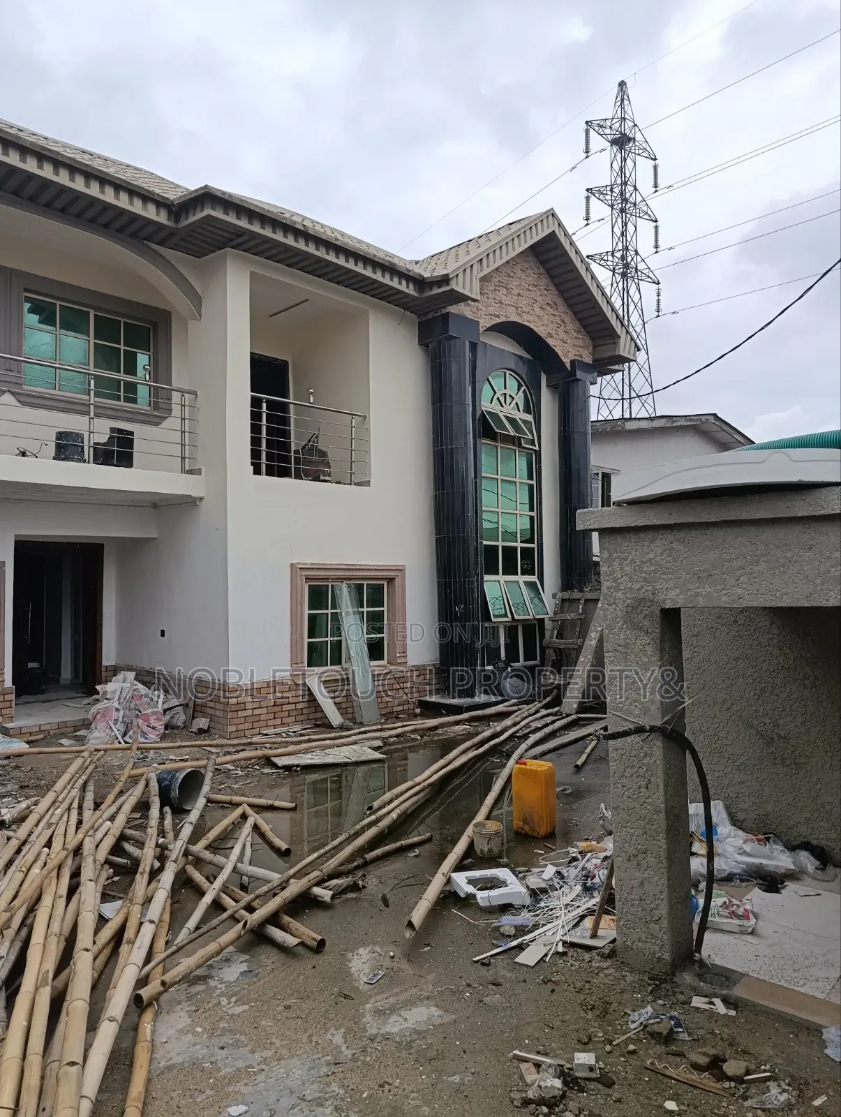 5bdrm Duplex in Ajao Estate, Close for rent in Ajao Estate
