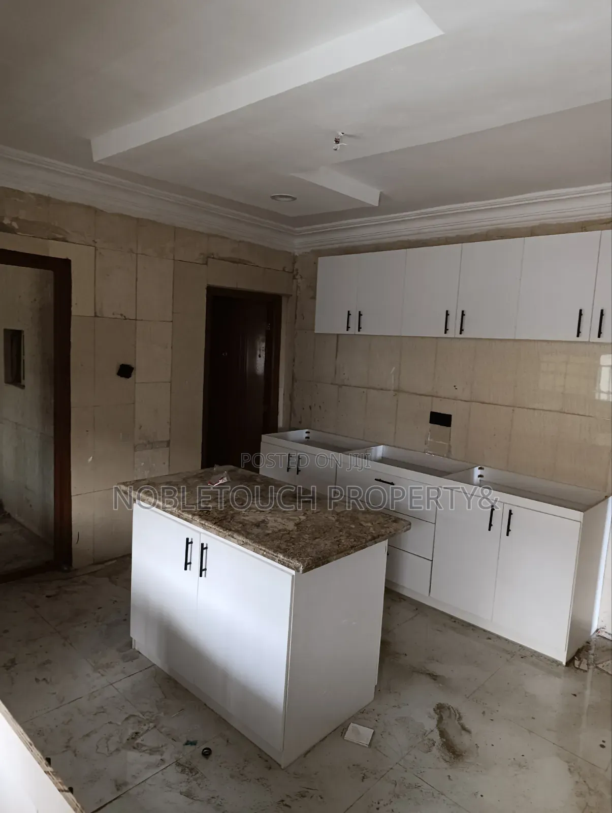 5bdrm Duplex in Ajao Estate, Close for rent in Ajao Estate
