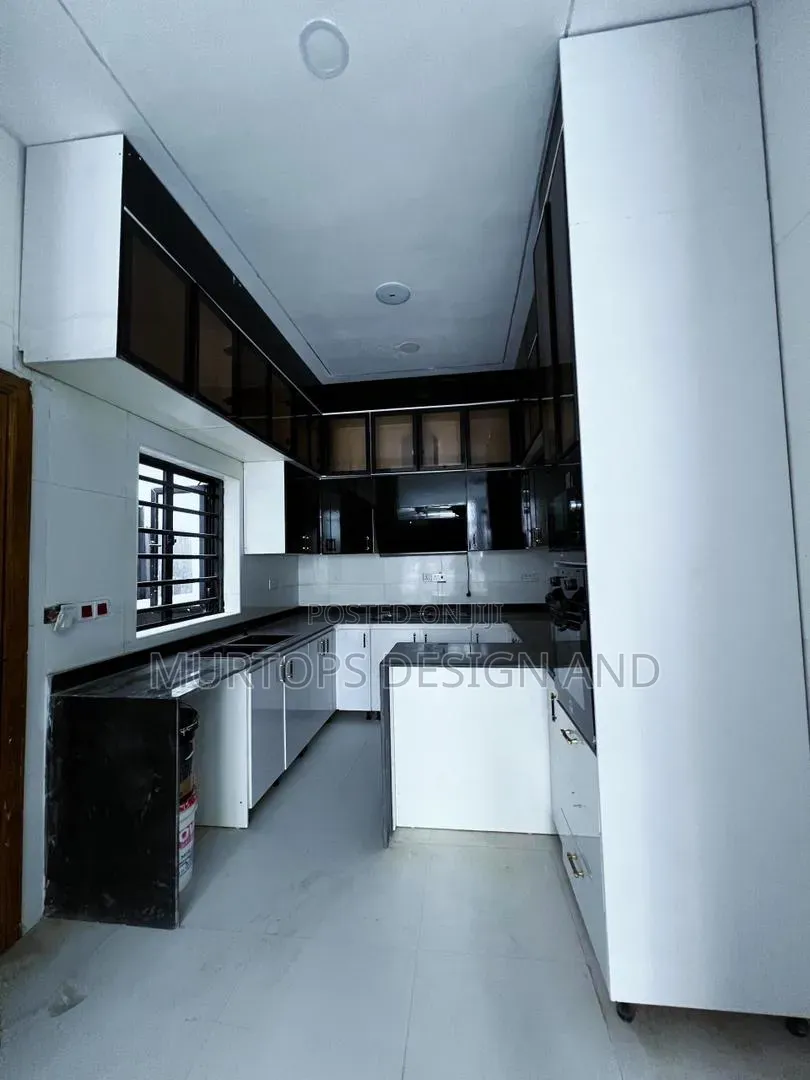 4bdrm Duplex in Ikota for sale in Ikota