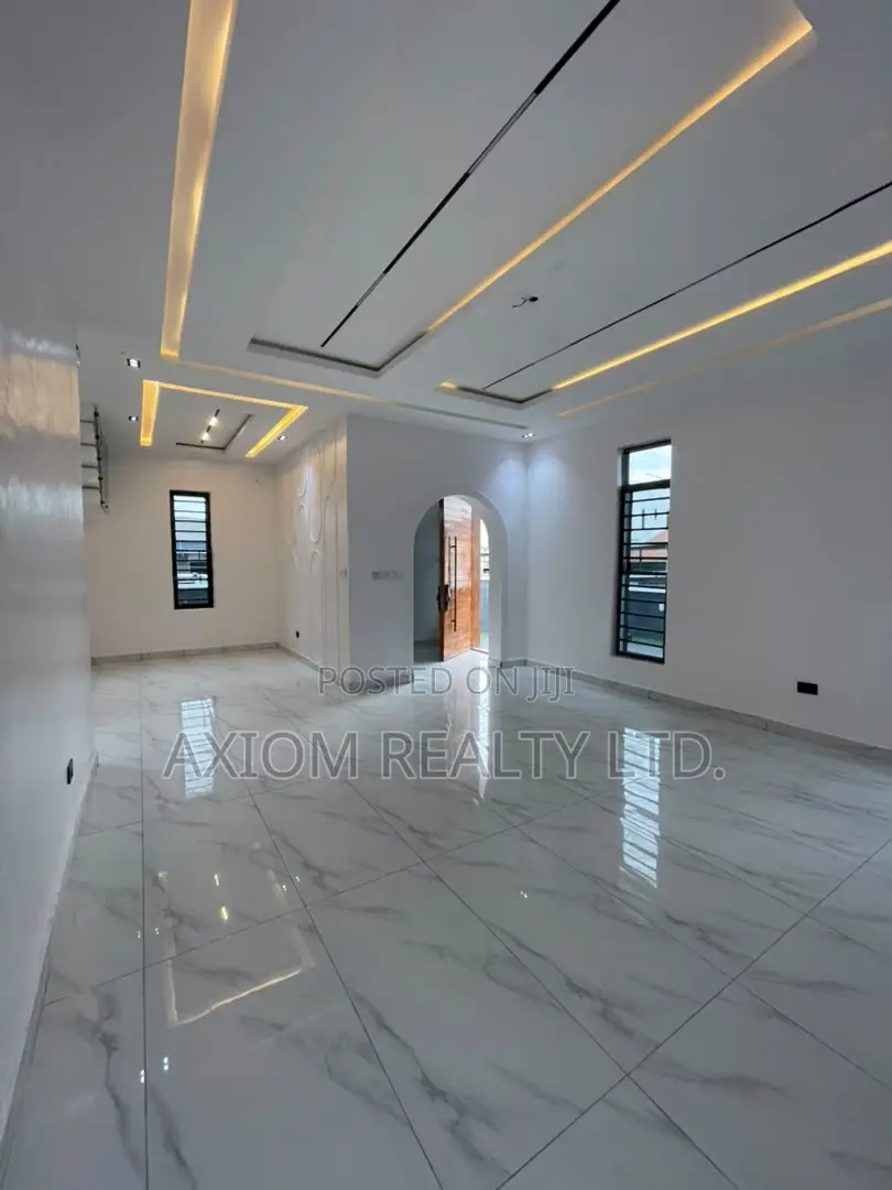 5bdrm Duplex in Idado for sale in Idado