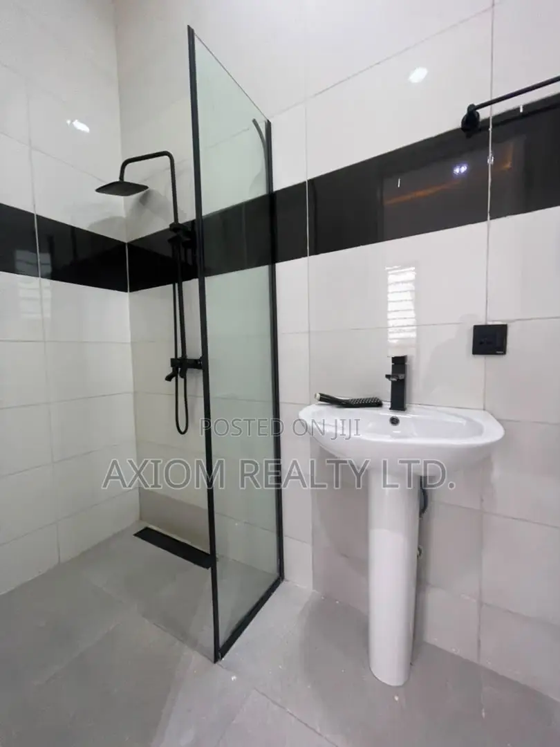 5bdrm Duplex in Idado for sale in Idado