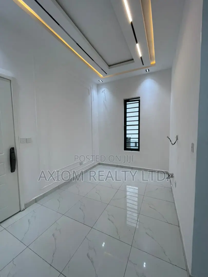 5bdrm Duplex in Idado for sale in Idado