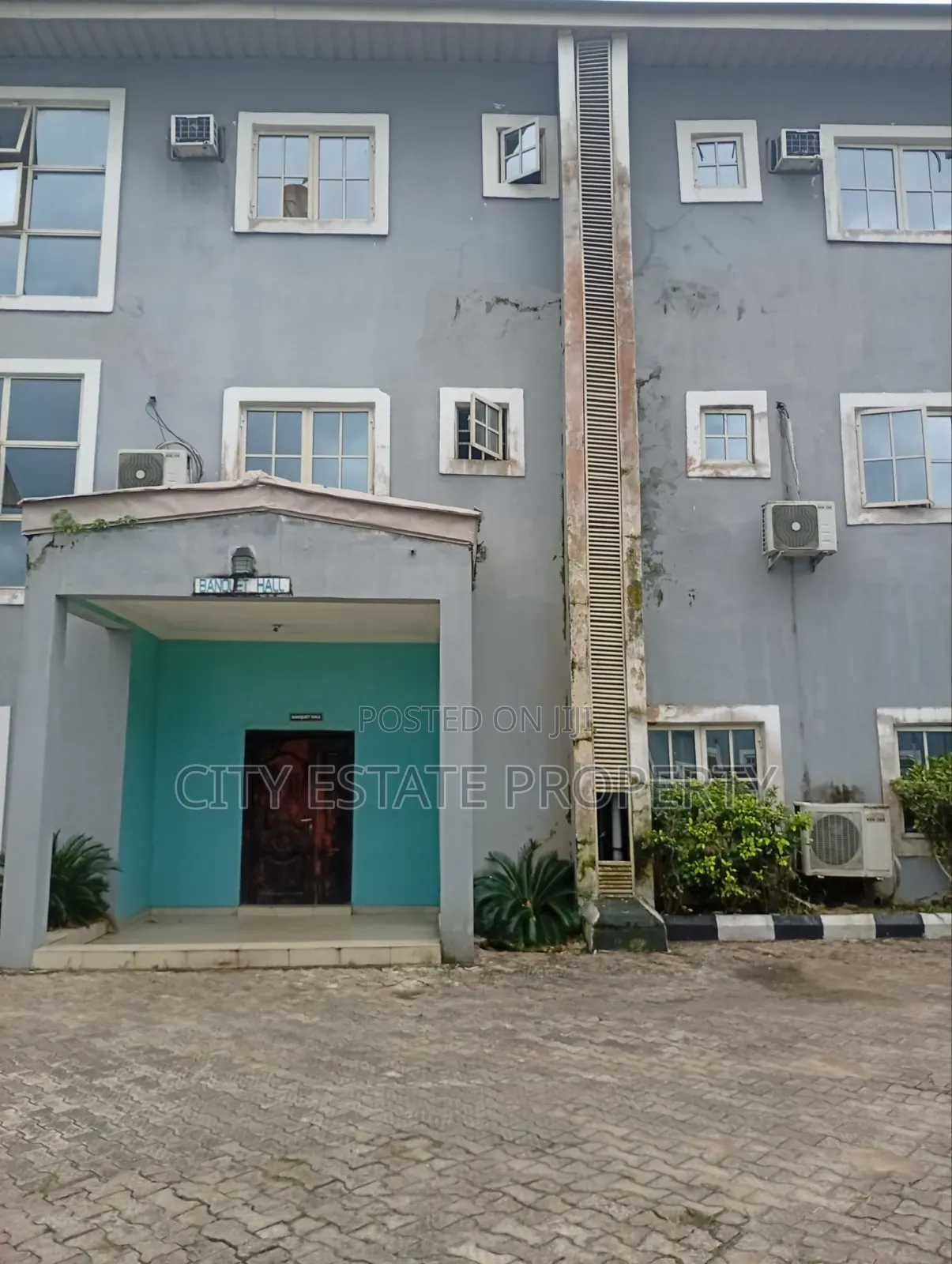 44 Rooms Hotel for Sale in ALAKAHIA Portharcourt in Choba