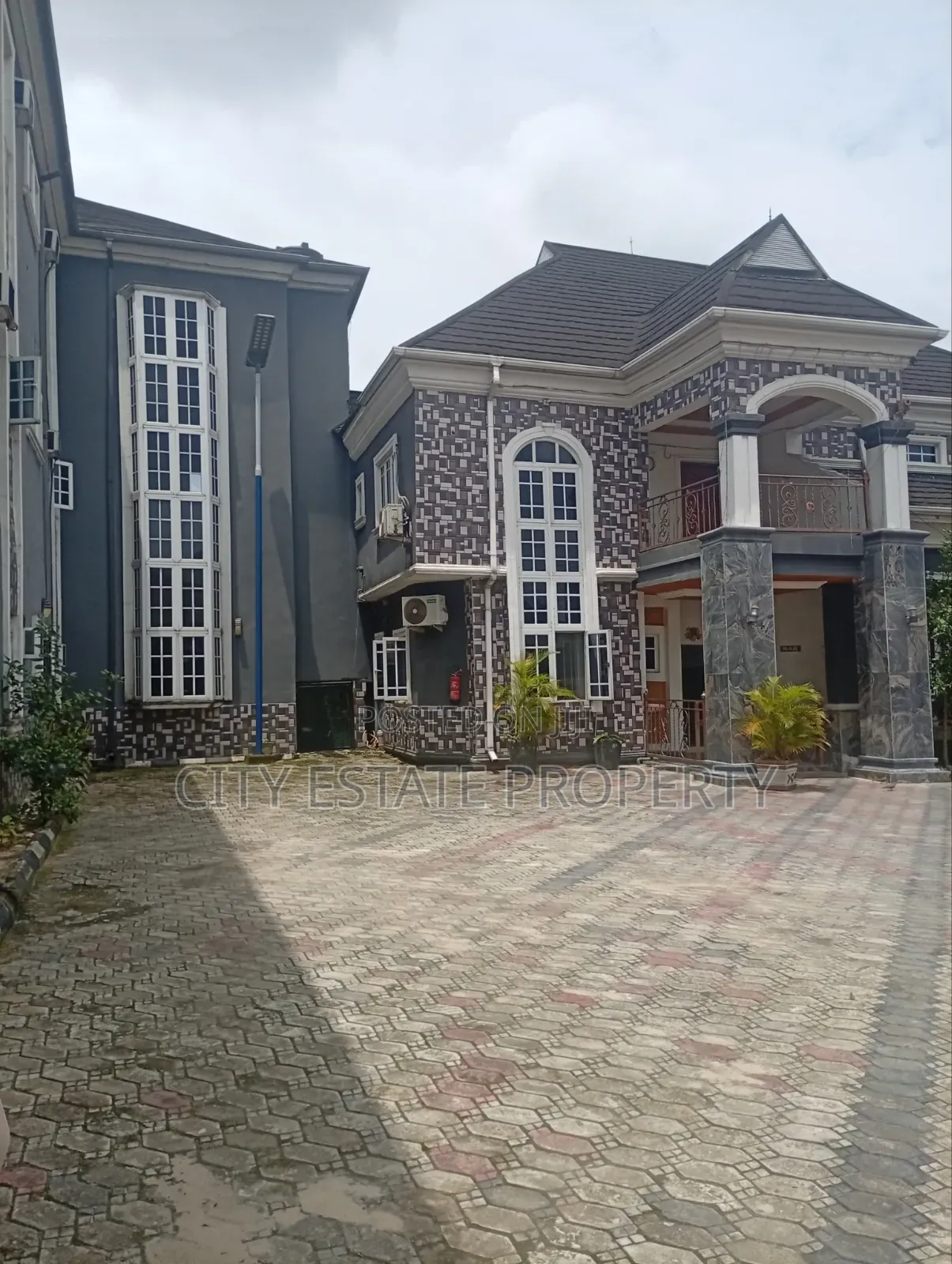 40 Rooms Hotel Located for Sale in Portharcourt in Rukpokwu