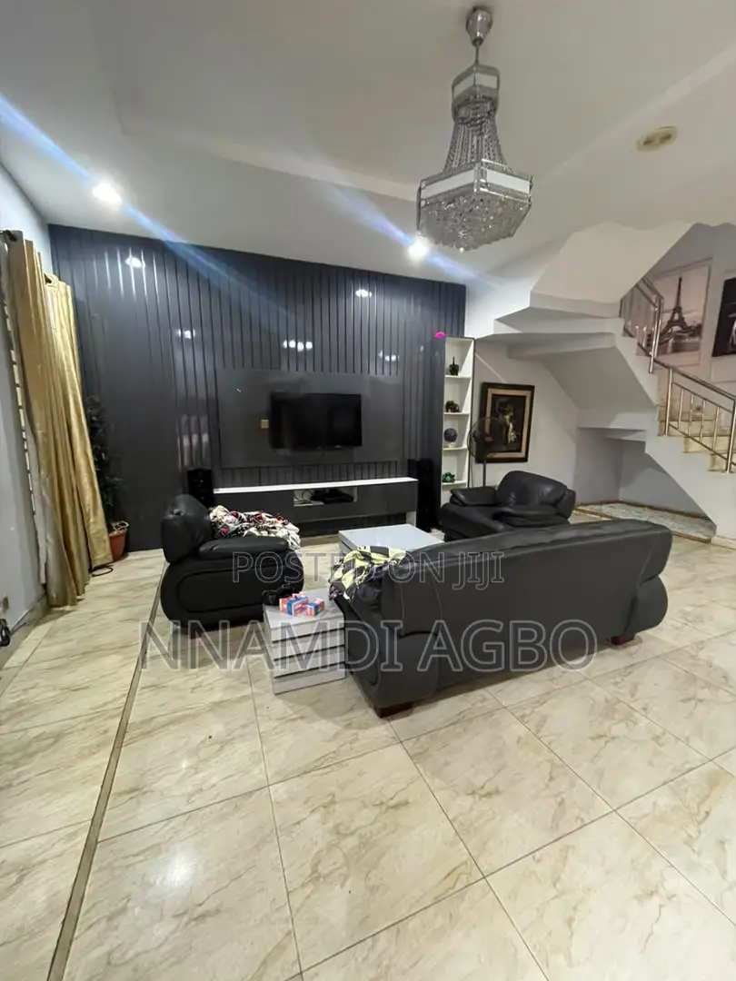 4bdrm Apartment in Chevron for sale in Chevron