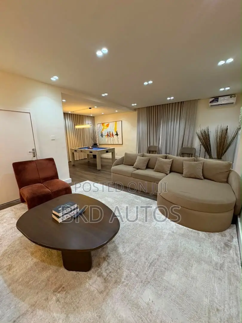 4 Bedroom Self Compound With Snooker in Lekki Phase 1