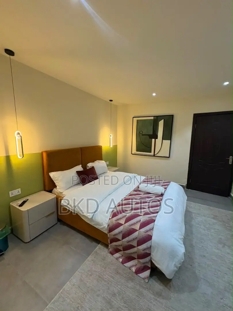 4 Bedroom Self Compound With Snooker in Lekki Phase 1