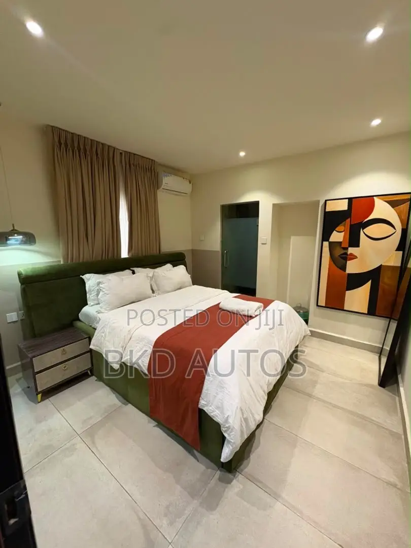 4 Bedroom Self Compound With Snooker in Lekki Phase 1