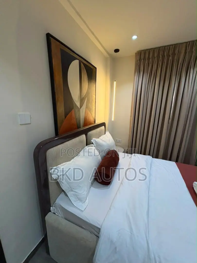 4 Bedroom Self Compound With Snooker in Lekki Phase 1
