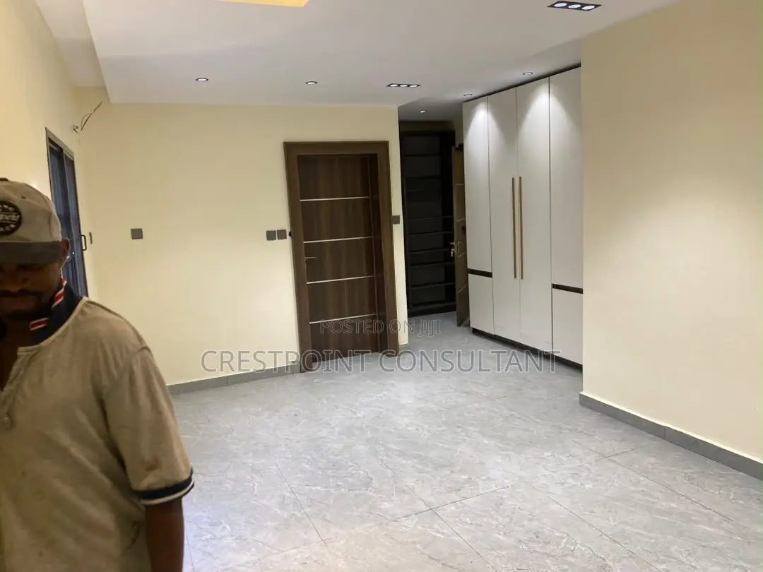 Furnished 5bdrm House in Omole Phase 2 for rent in Omole Phase 2