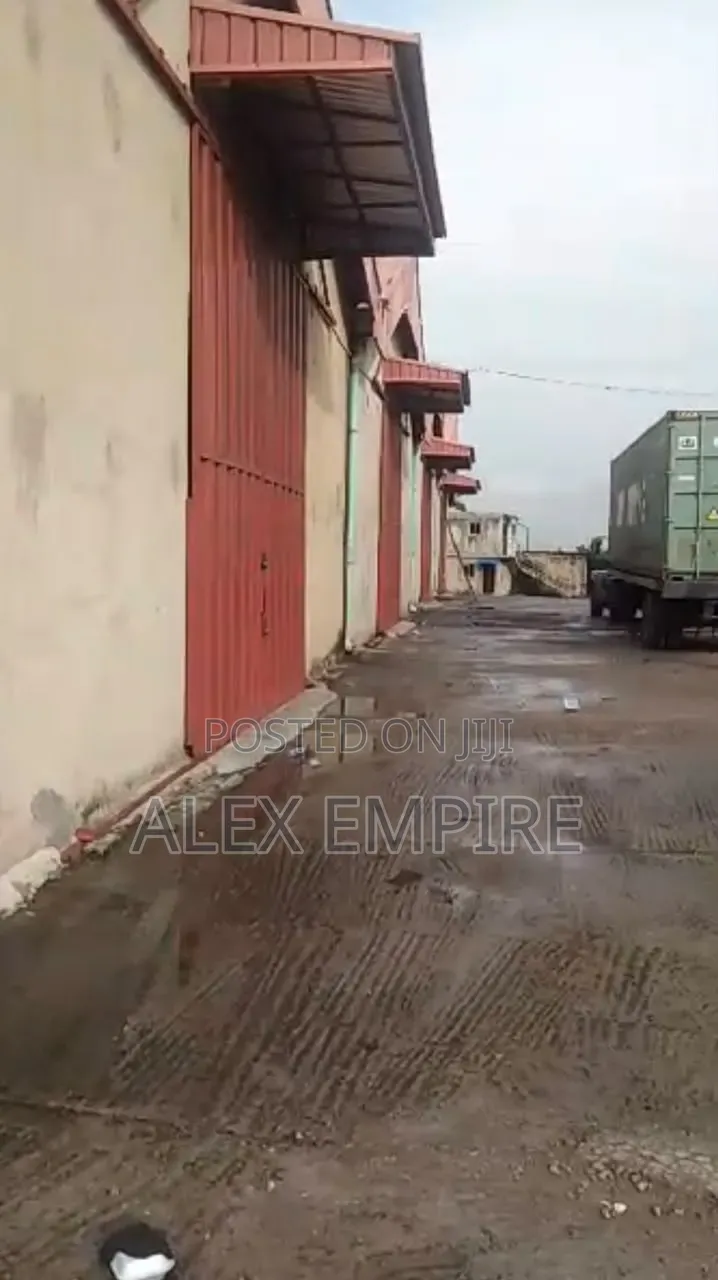 8 Bay of Warehouse for Sale in Trade Fair