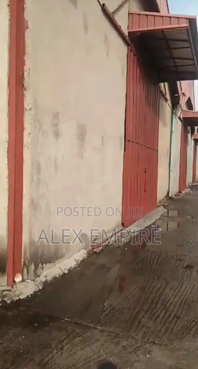 8 Bay of Warehouse for Sale in Trade Fair
