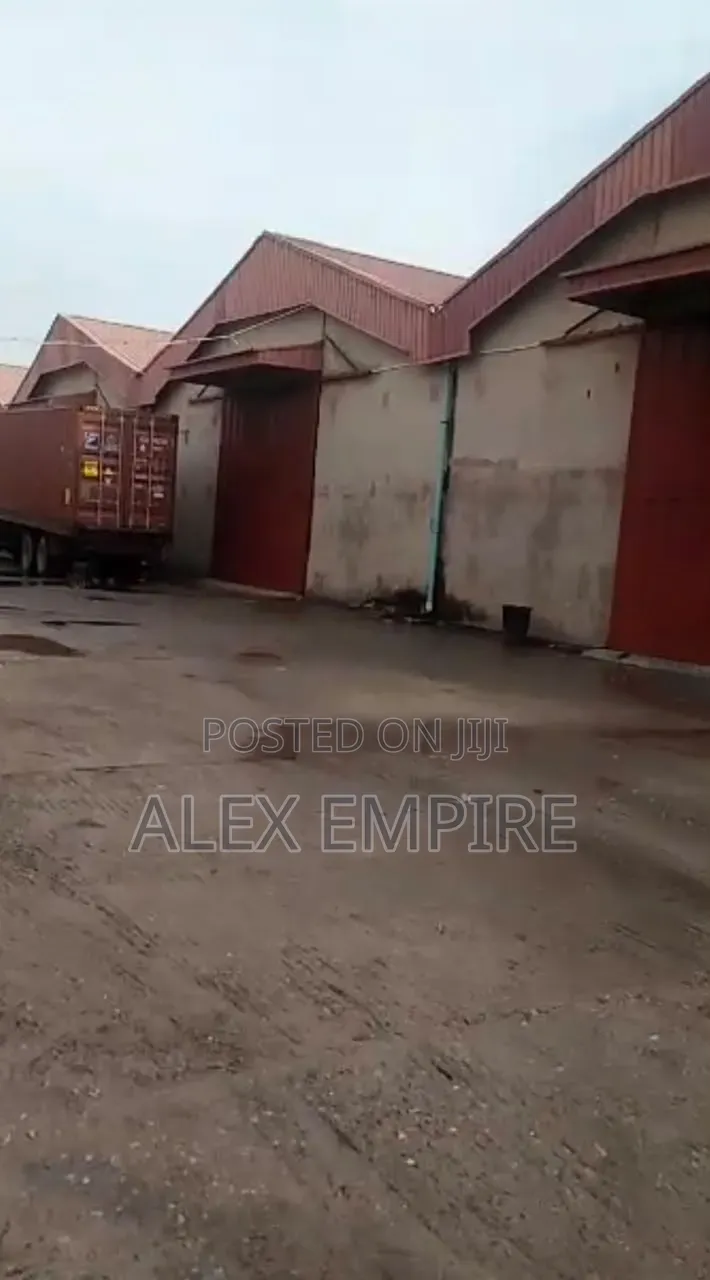 8 Bay of Warehouse for Sale in Trade Fair