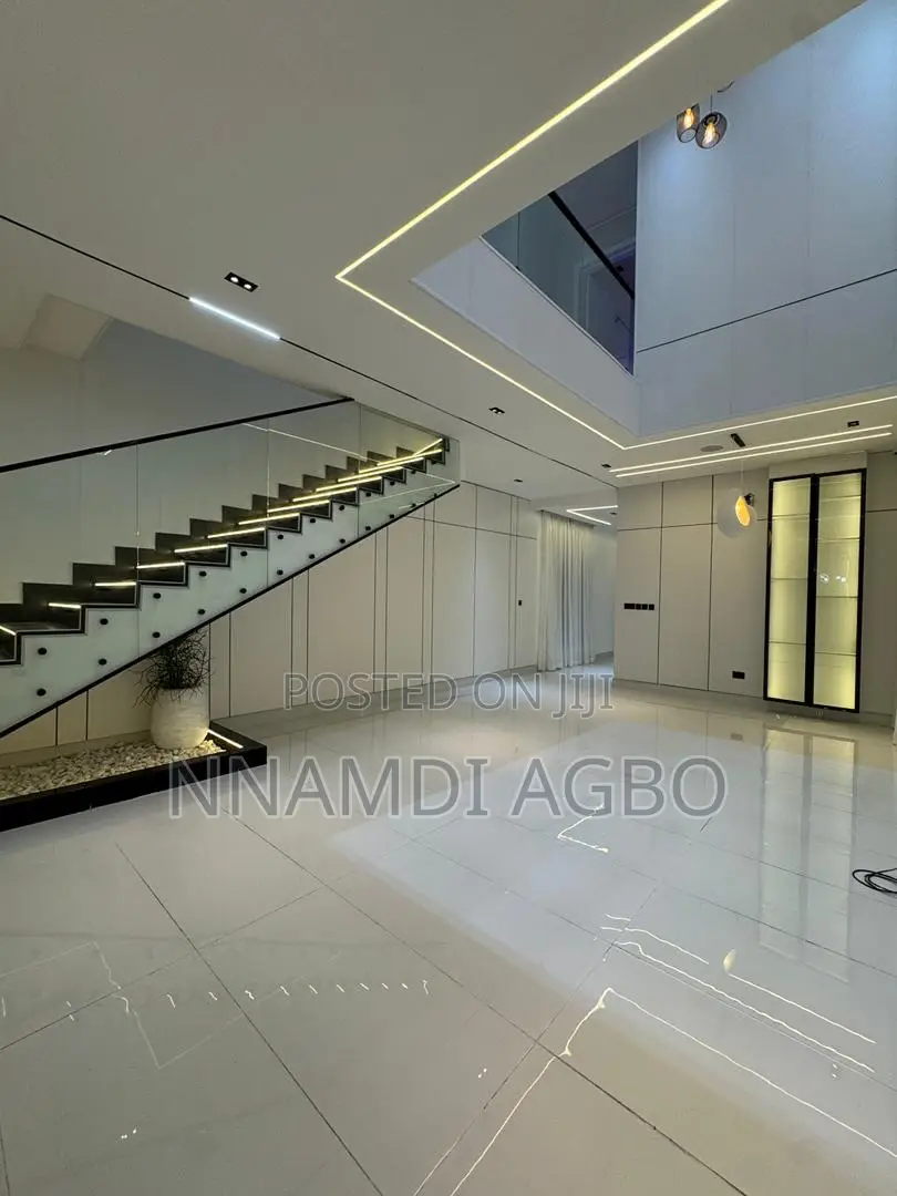 5bdrm Duplex in Lafiaji for sale in Lafiaji