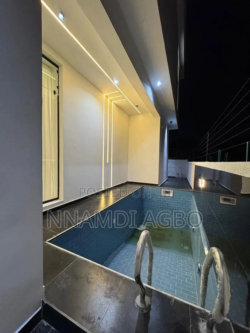 5bdrm Duplex in Lafiaji for sale in Lafiaji
