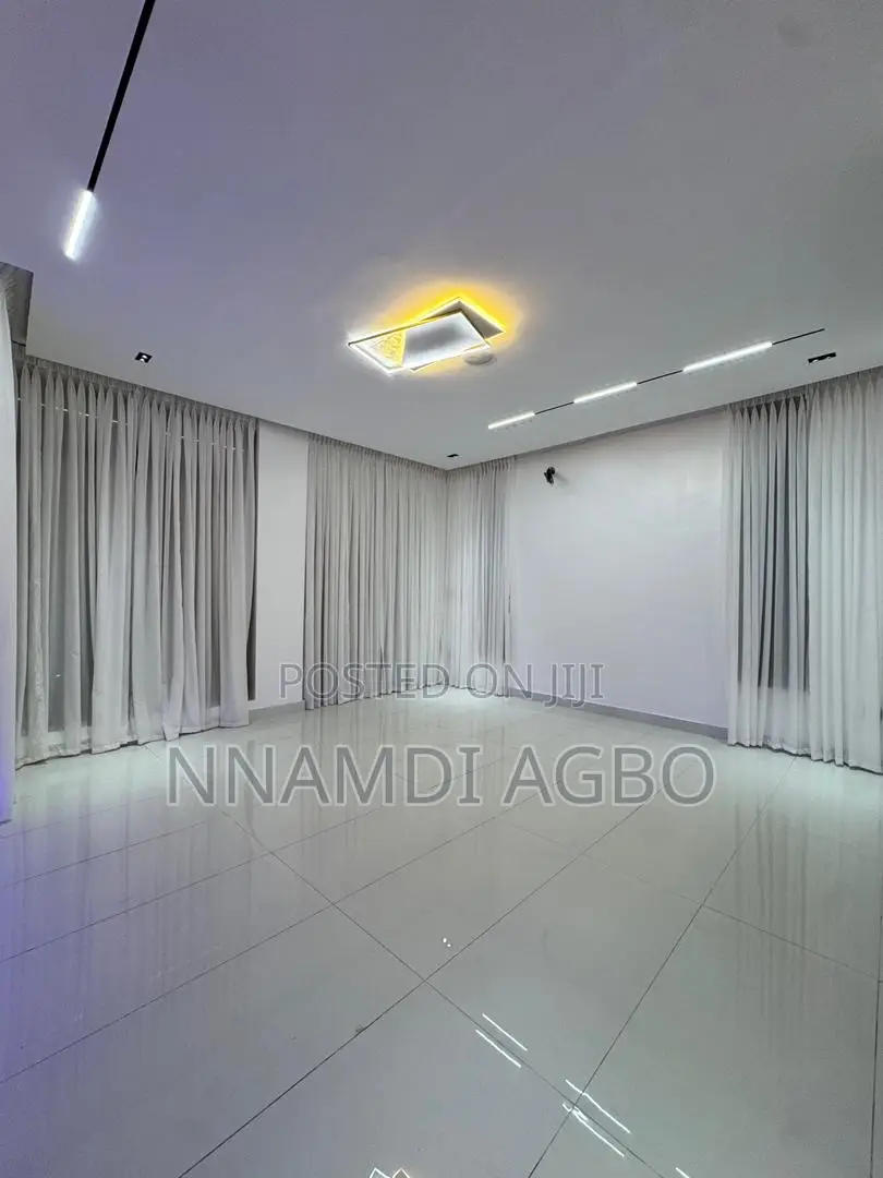 5bdrm Duplex in Lafiaji for sale in Lafiaji