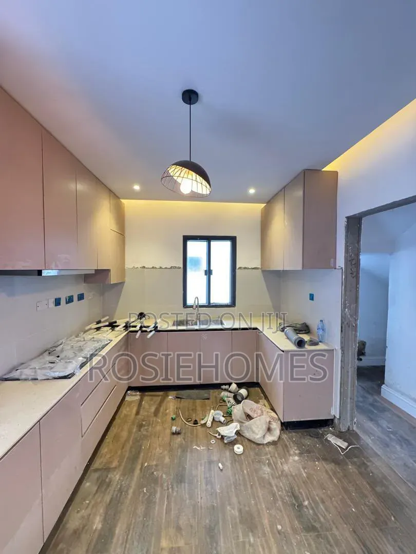 4bdrm Duplex in Banana Island for sale in Banana Island