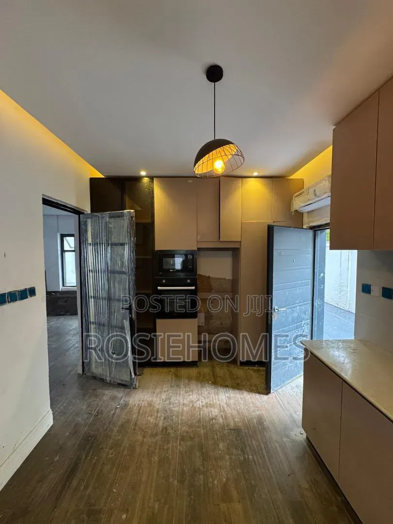 4bdrm Duplex in Banana Island for sale in Banana Island