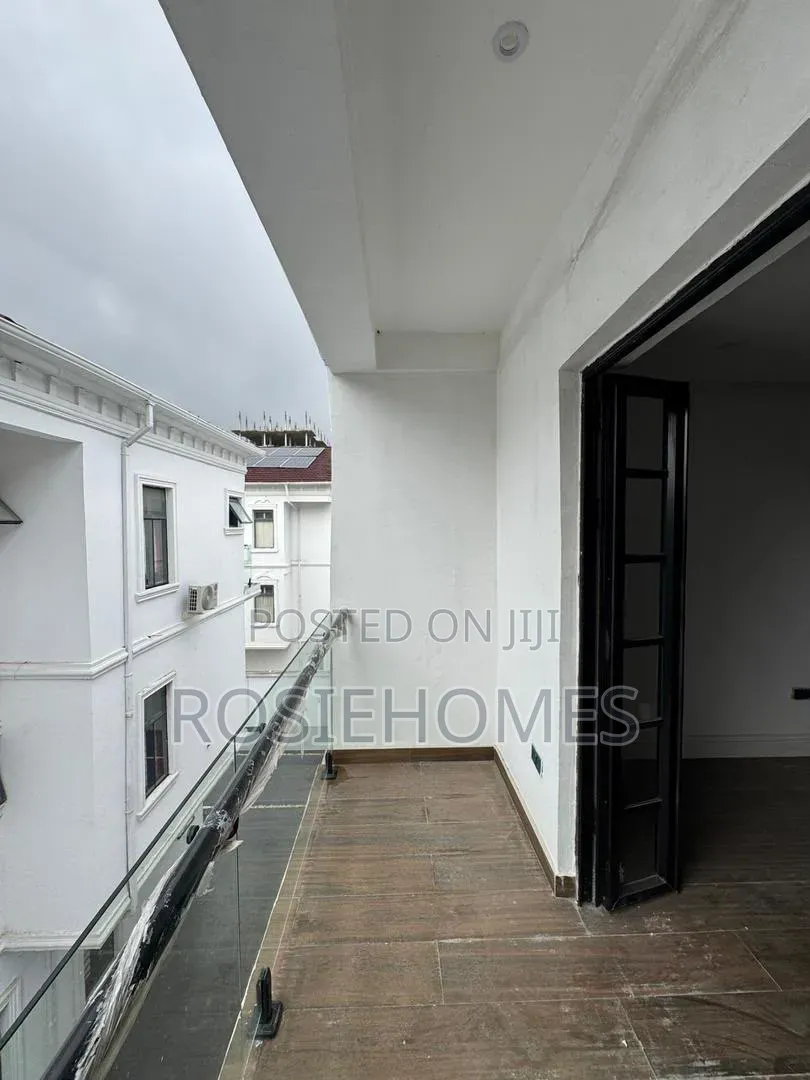 4bdrm Duplex in Banana Island for sale in Banana Island