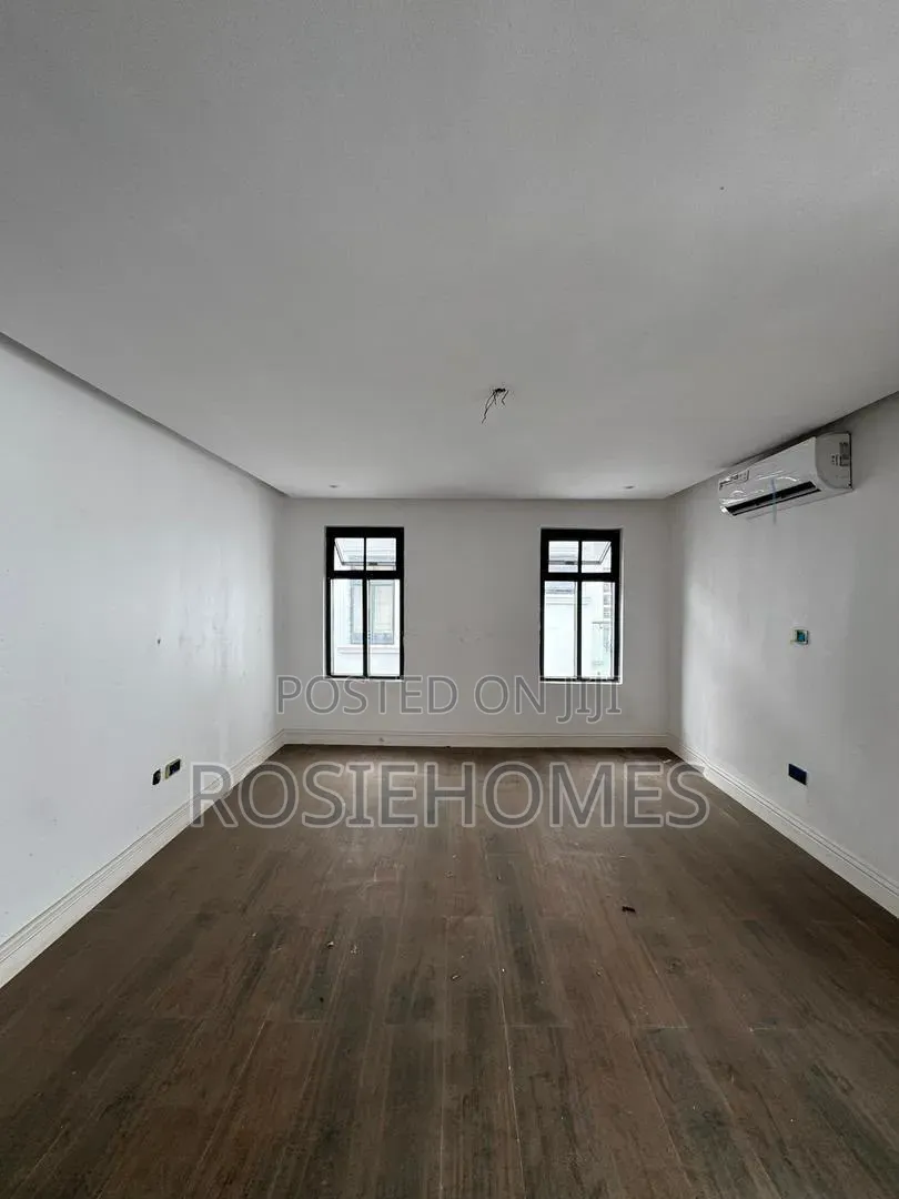 4bdrm Duplex in Banana Island for sale in Banana Island