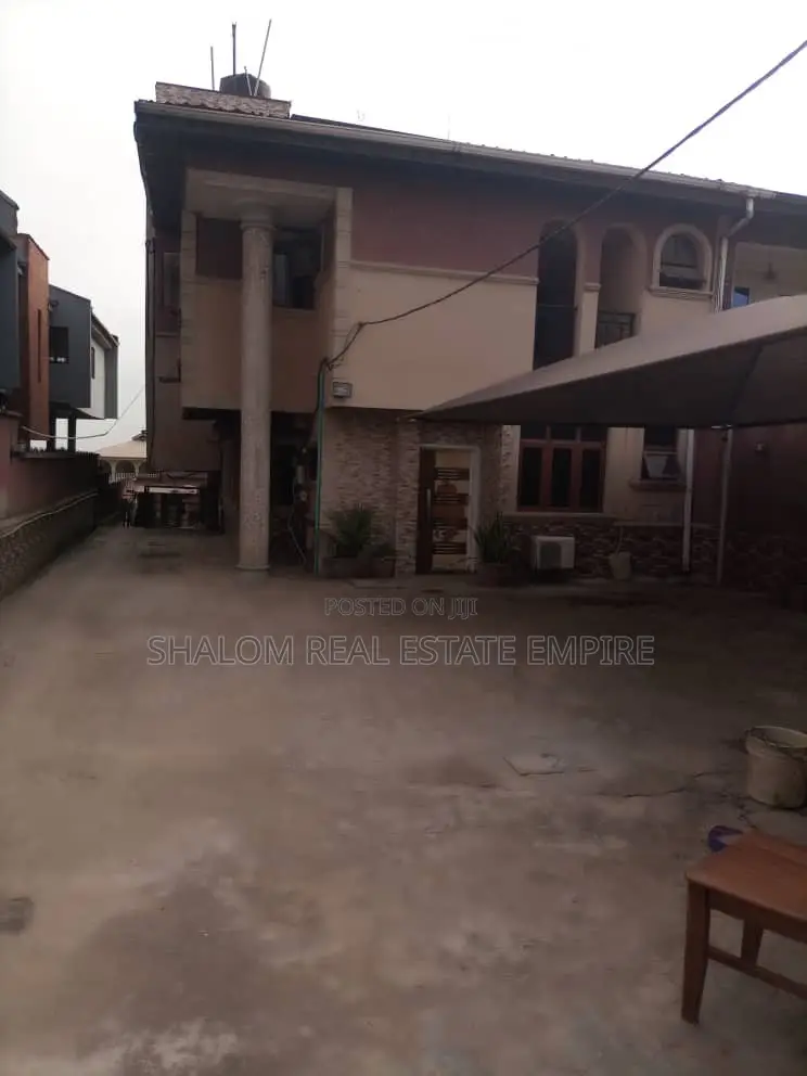 4bdrm Townhouse/Terrace in Unilag Estate Magodo for sale in GRA Phase 1