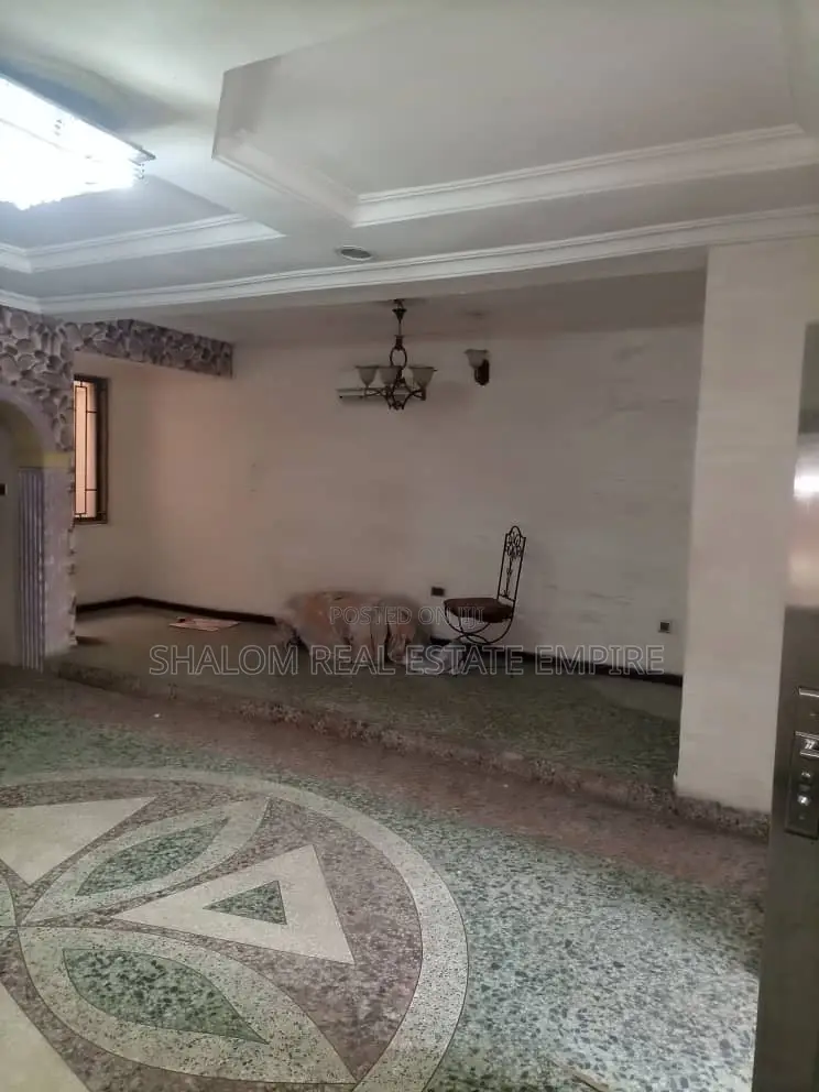 4bdrm Townhouse/Terrace in Unilag Estate Magodo for sale in GRA Phase 1