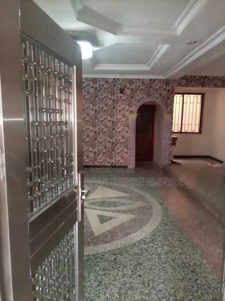 4bdrm Townhouse/Terrace in Unilag Estate Magodo for sale in GRA Phase 1