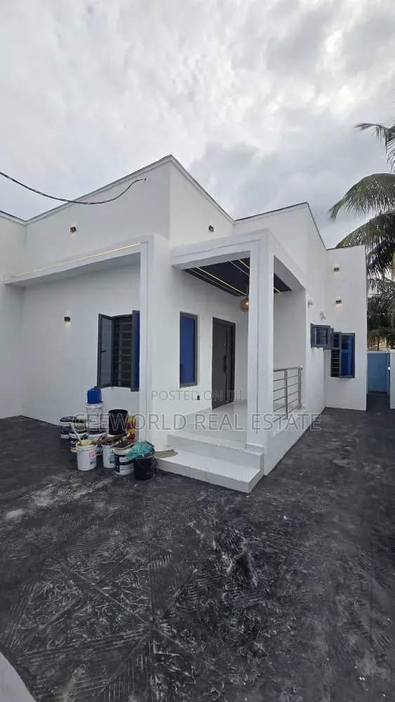 3bdrm Bungalow in Adetokun Ologuneru for sale in Ologuneru