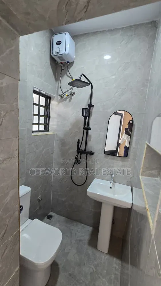 3bdrm Bungalow in Adetokun Ologuneru for sale in Ologuneru