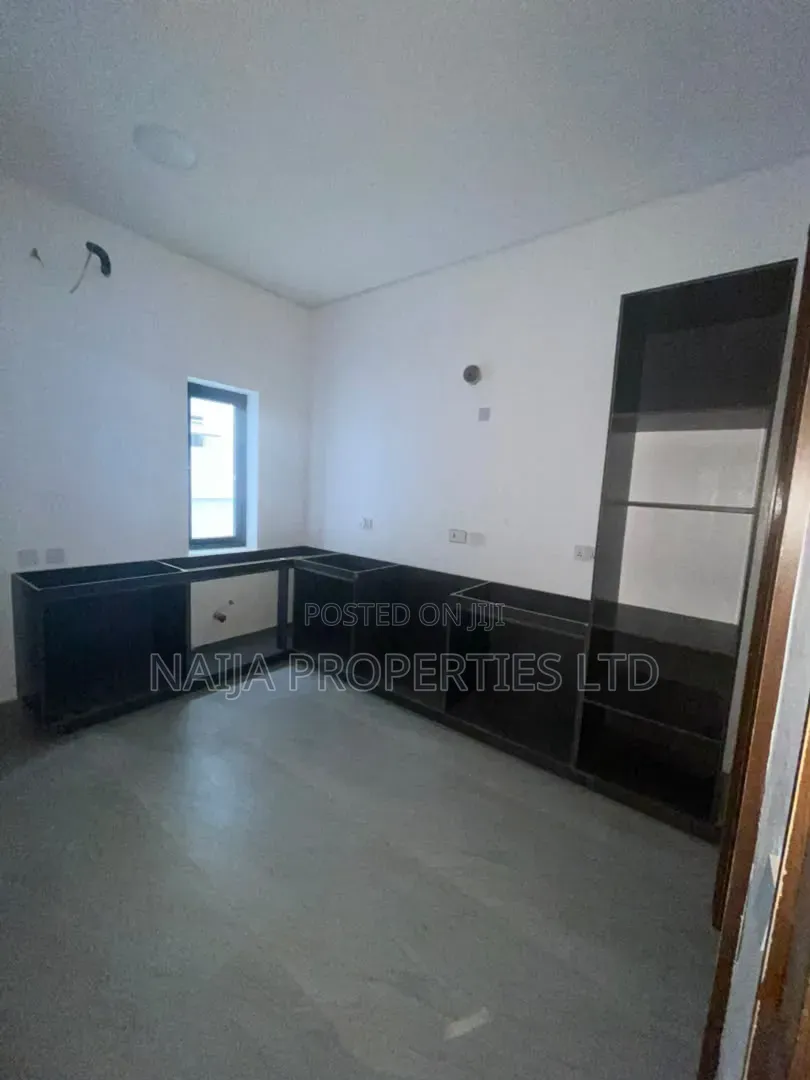 3bdrm Townhouse / Terrace in Lekki Phase 1 for rent in Lekki Phase 1