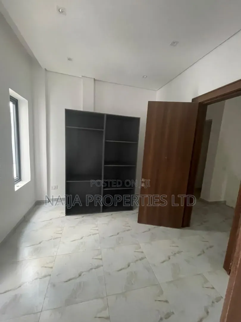 3bdrm Townhouse / Terrace in Lekki Phase 1 for rent in Lekki Phase 1