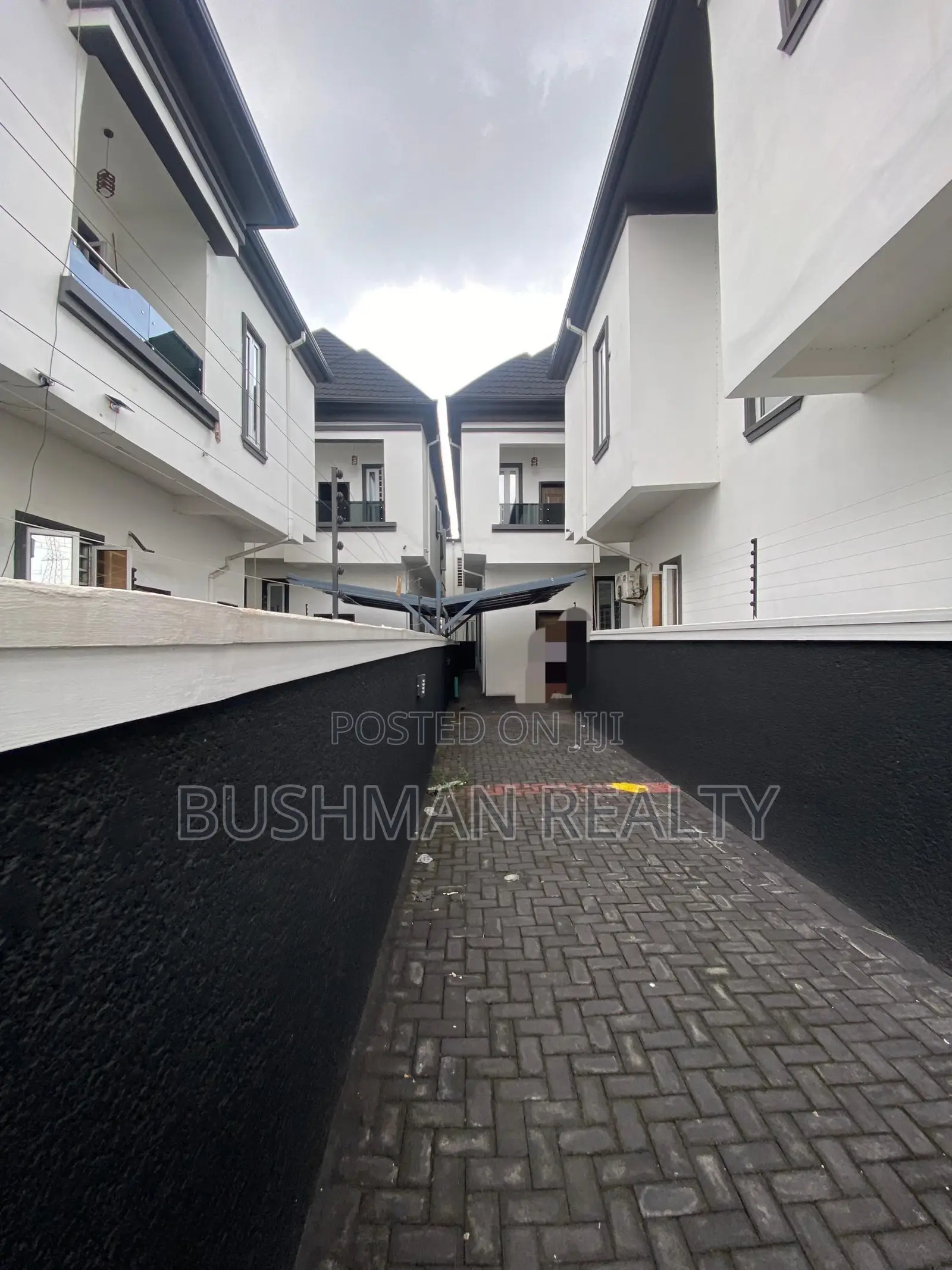 4bdrm Duplex in Ikota for rent in Ikota