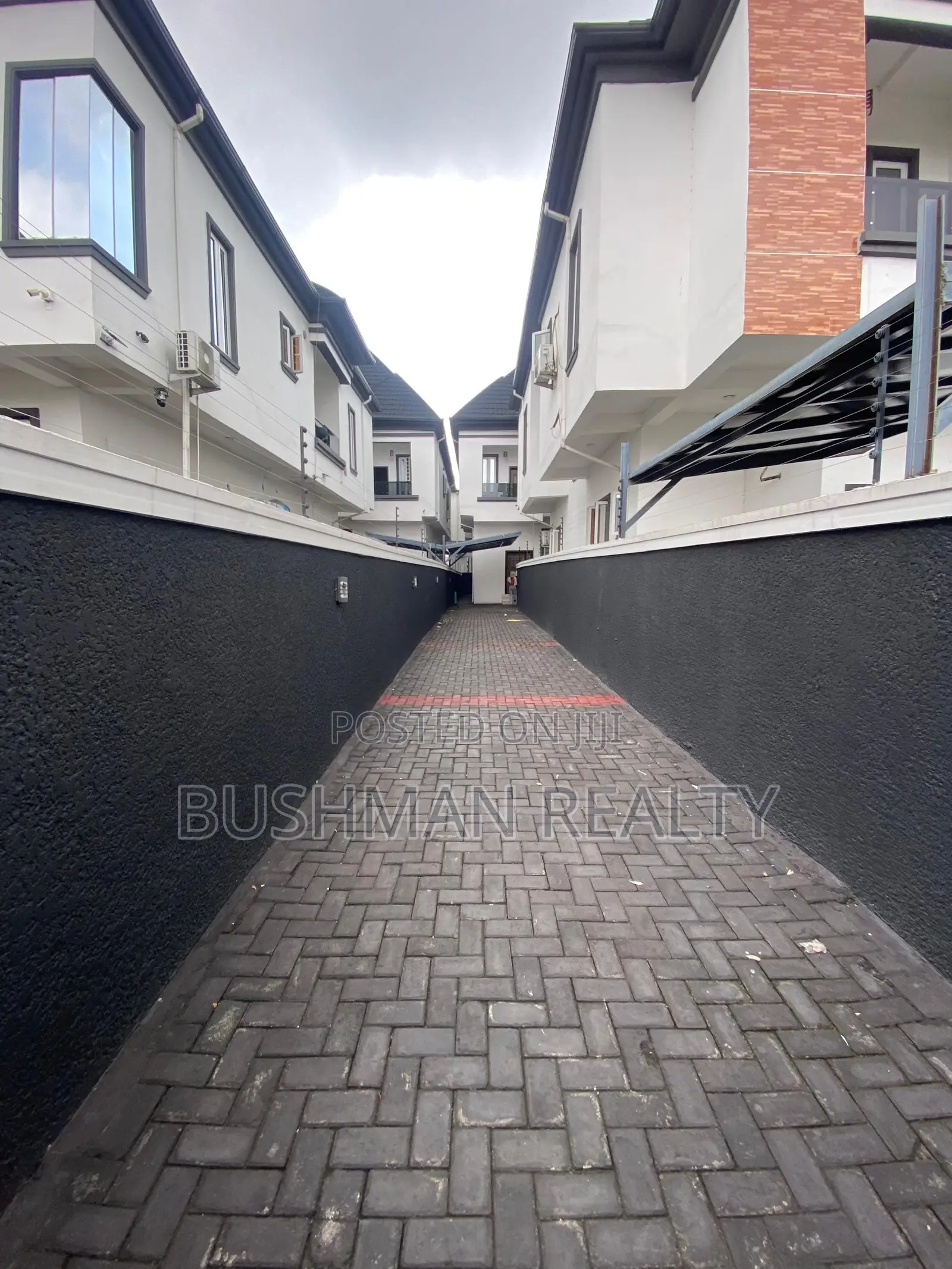 4bdrm Duplex in Ikota for rent in Ikota