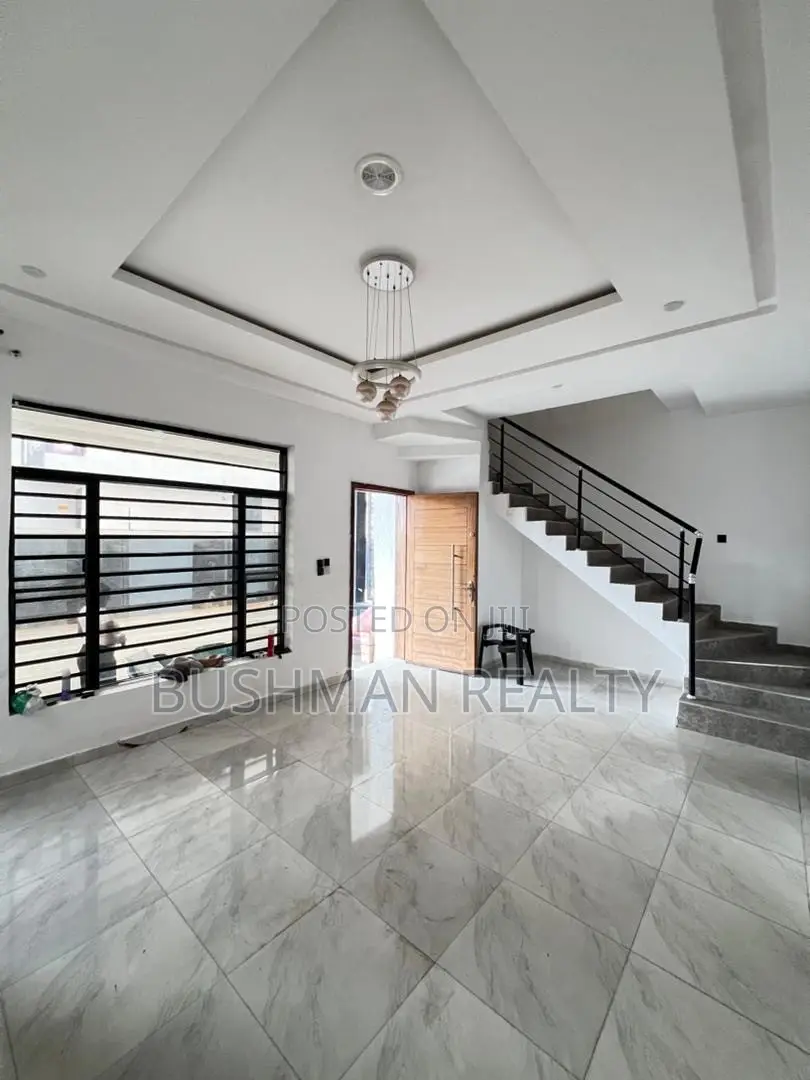 4bdrm Townhouse / Terrace in Ikota for rent in Ikota