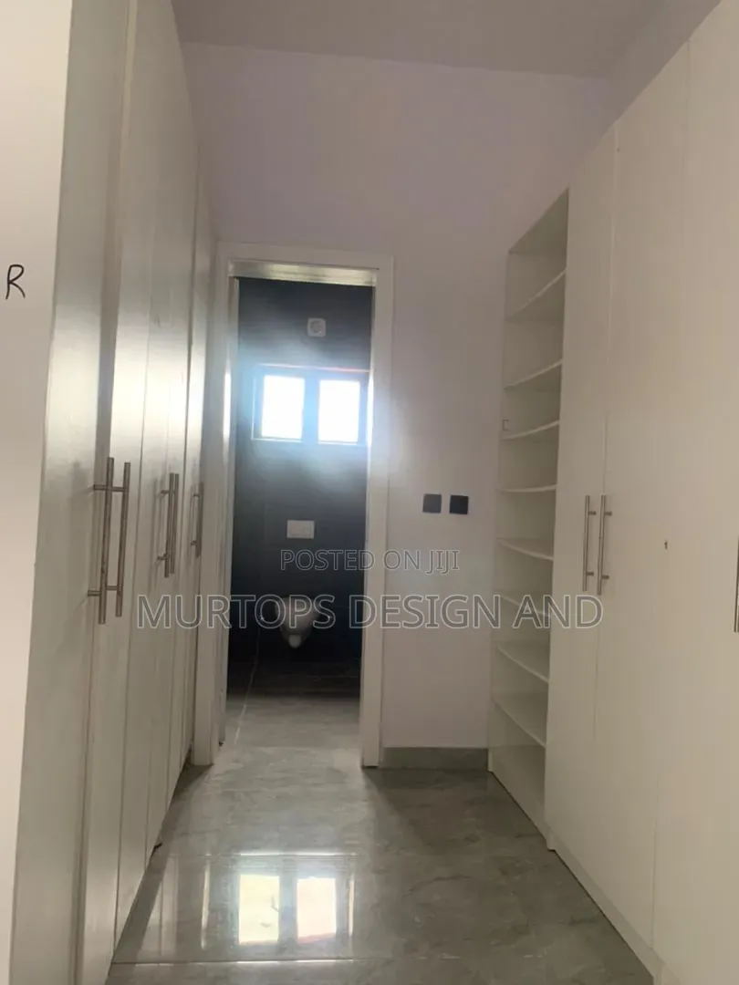 3bdrm Apartment in Ademola Adetokunbo for rent in Ademola Adetokunbo