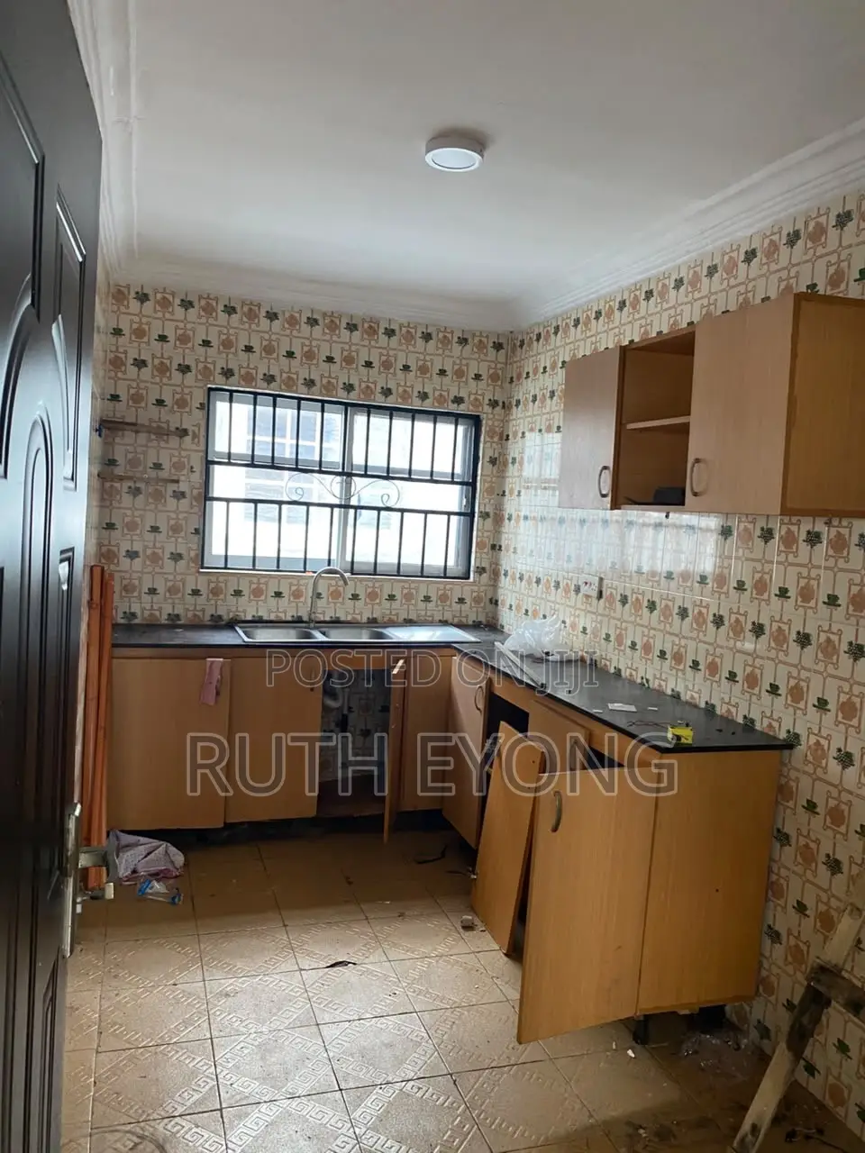 2bdrm Apartment in Off Gbanbala Road for rent in Ikate-Elegushi