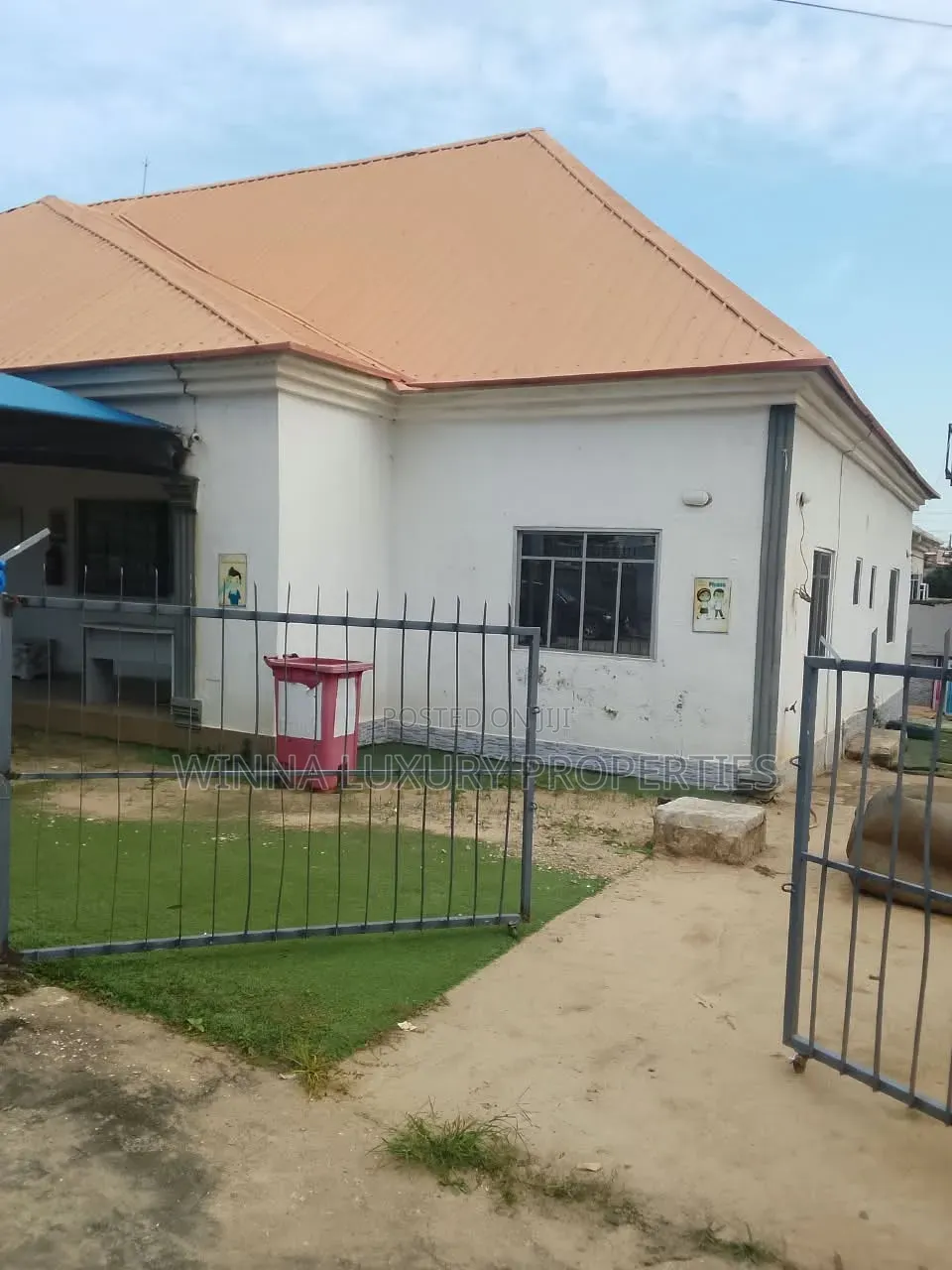 3bdrm Bungalow in Von Axis, Lugbe District for sale in Lugbe District