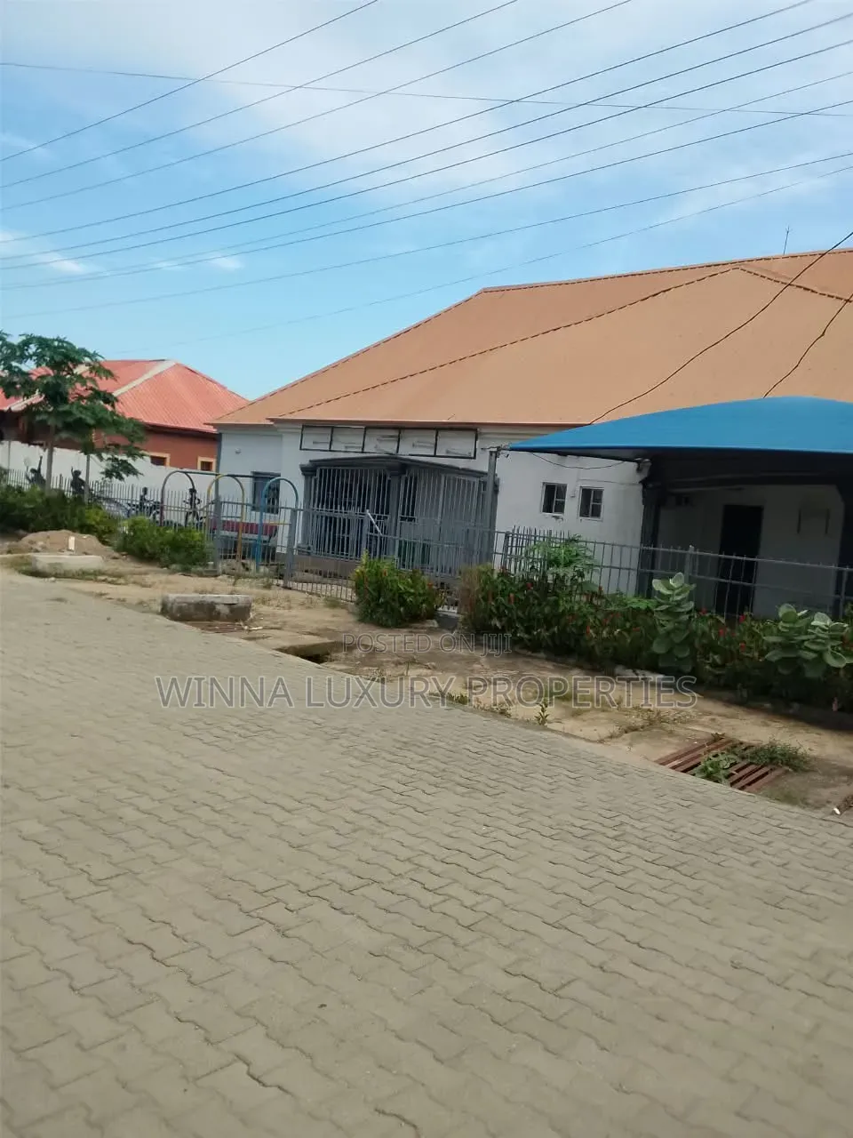 3bdrm Bungalow in Von Axis, Lugbe District for sale in Lugbe District