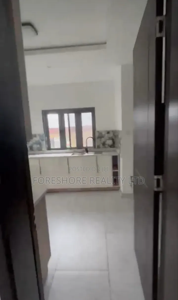 4bdrm Duplex in Ilupeju Estate for rent in Ikorodu Road / Ilupeju