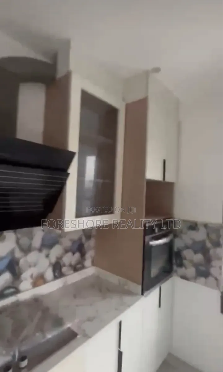4bdrm Duplex in Ilupeju Estate for rent in Ikorodu Road / Ilupeju