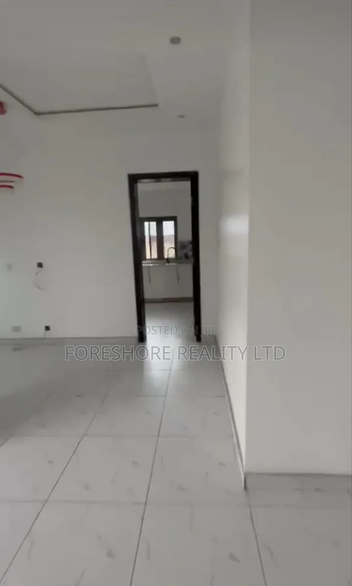 4bdrm Duplex in Ilupeju Estate for rent in Ikorodu Road / Ilupeju