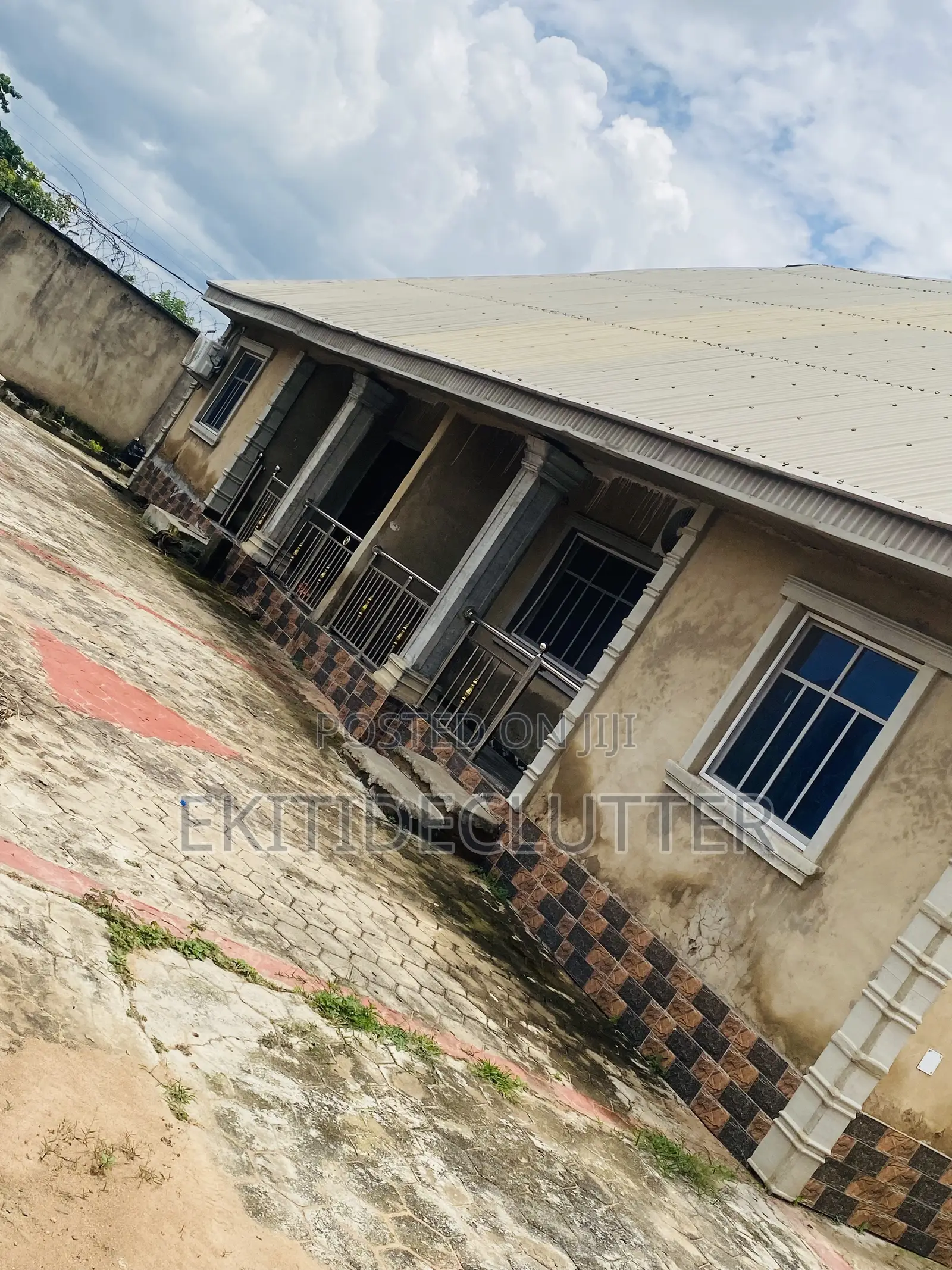 8bdrm Bungalow in Orire Estate, Ado Ekiti for sale in Ado Ekiti