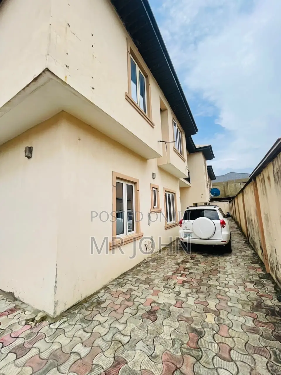 3bdrm Apartment in Ikota Villa Owo Pr, Lekki for rent in Lekki