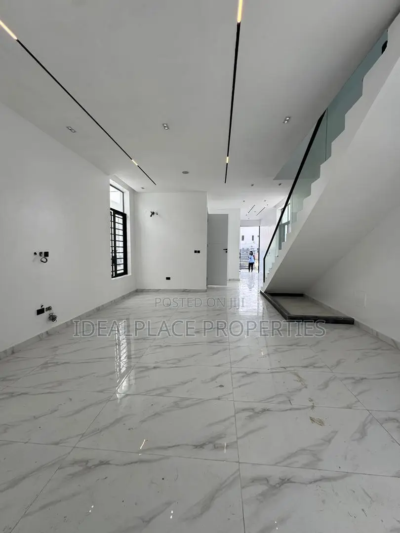 5bdrm Duplex in Lekki for sale in Lekki