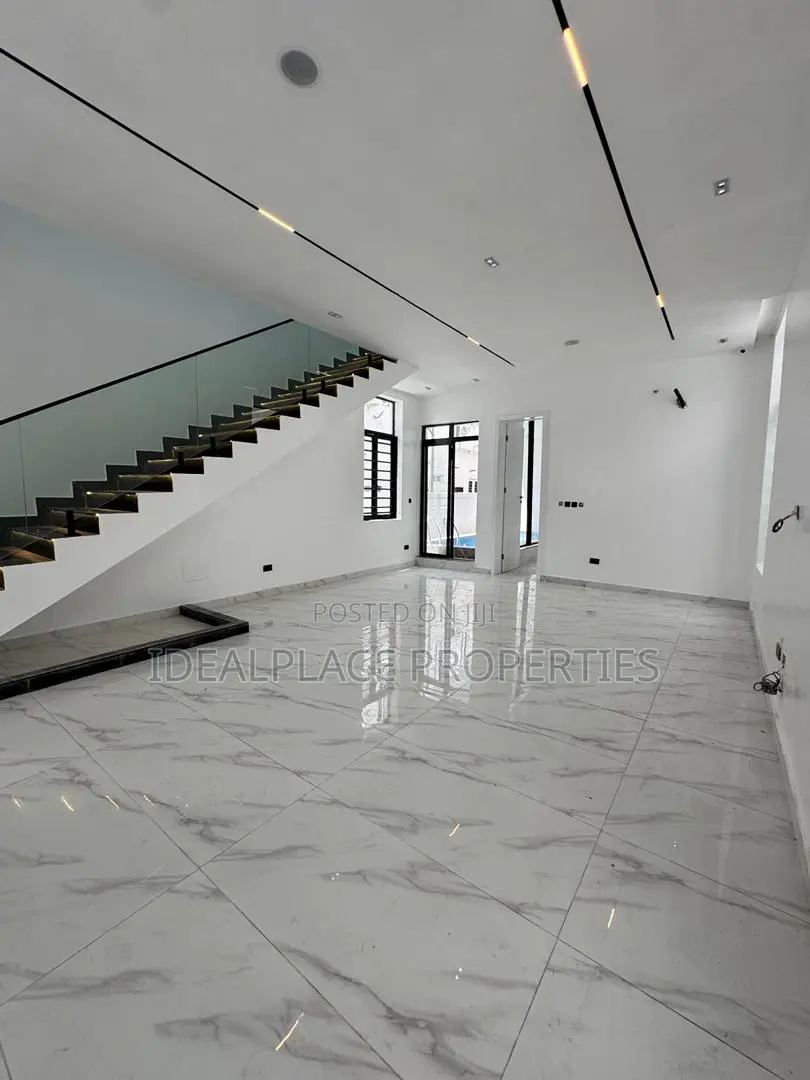 5bdrm Duplex in Lekki for sale in Lekki