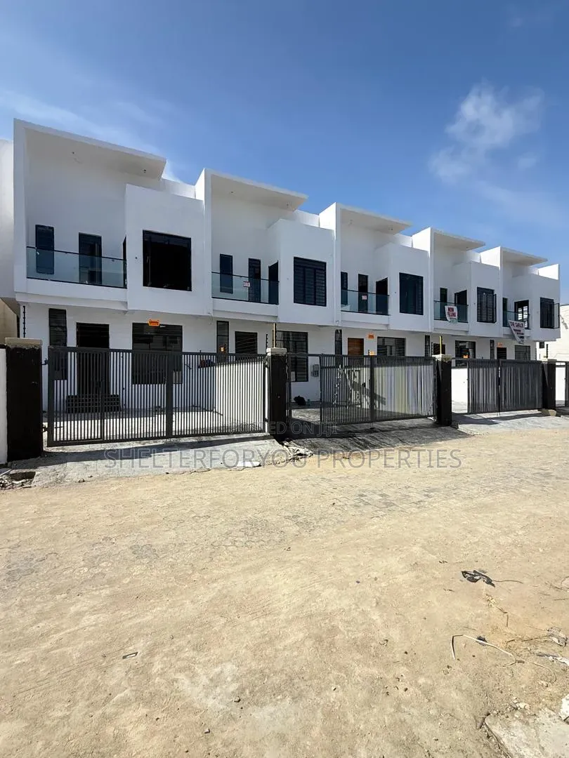 4bdrm Duplex in Ikota for sale in Ikota
