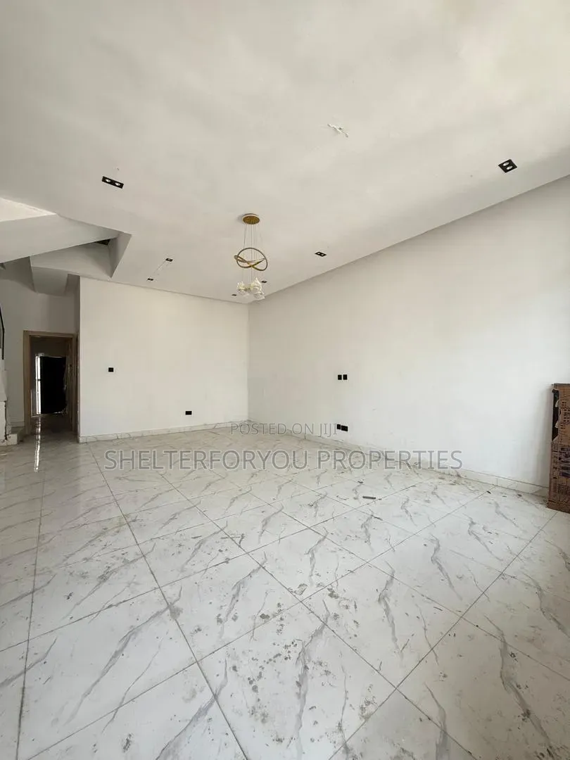 4bdrm Duplex in Ikota for sale in Ikota